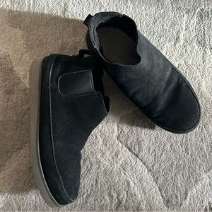 Koolaburra men’s slip on Chelsea boots